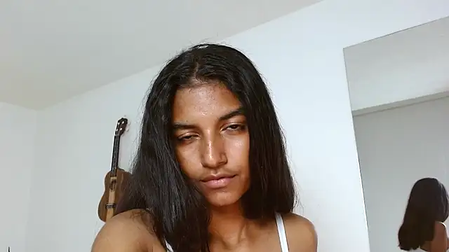 Snapshot of YuliethPetite chatting on 03-16-25, 03:17 YuliethPetite online show from 03-16-25, 03:17