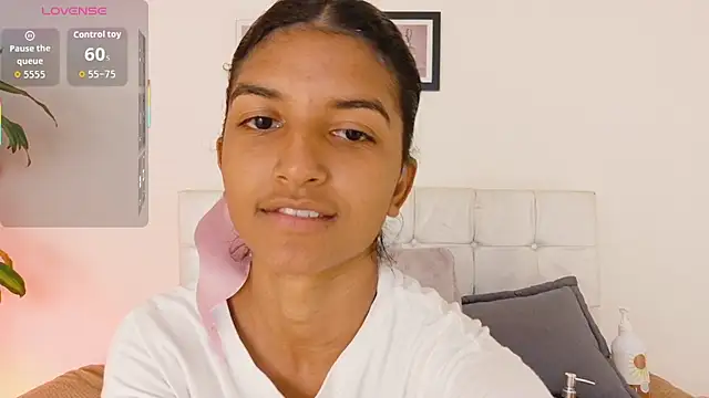 Snapshot of YuliethPetite chatting on 09-19-25, 04:51 YuliethPetite online show from 09-19-25, 04:51