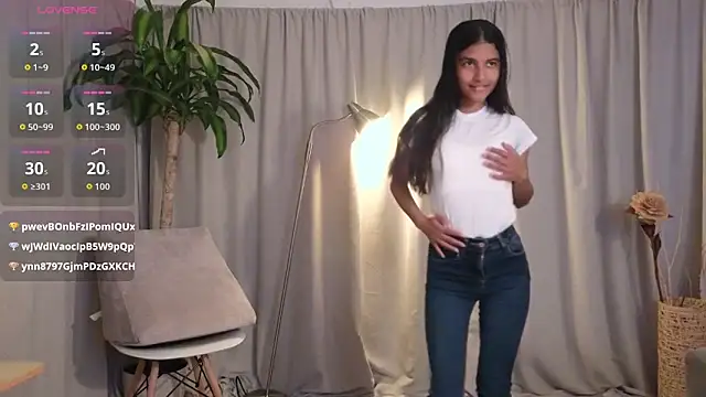 Snapshot of YuliethPetite chatting on 02-25-26, 11:09 YuliethPetite online show from 02-25-26, 11:09