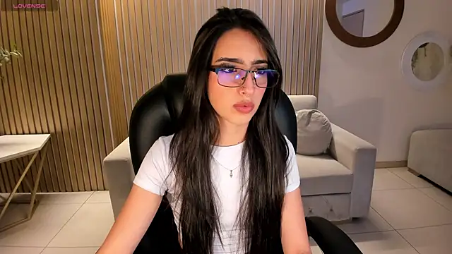 Snapshot of LarisaSmirnov chatting on 10-23-25, 04:34 LarisaSmirnov online show from 10-23-25, 04:34