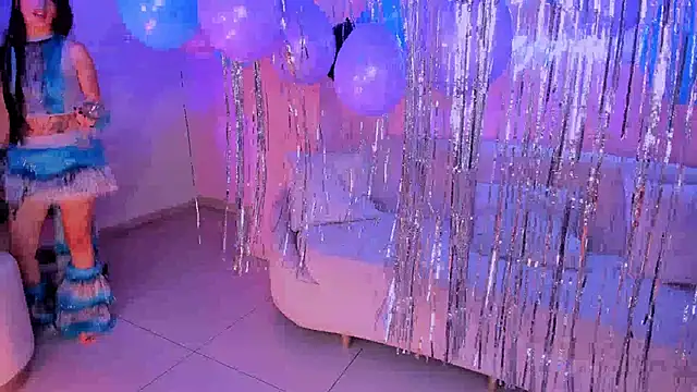 Snapshot of LarisaSmirnov chatting on 10-25-25, 05:04 LarisaSmirnov online show from 10-25-25, 05:04