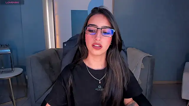 Snapshot of LarisaSmirnov chatting on 10-28-25, 04:27 LarisaSmirnov online show from 10-28-25, 04:27