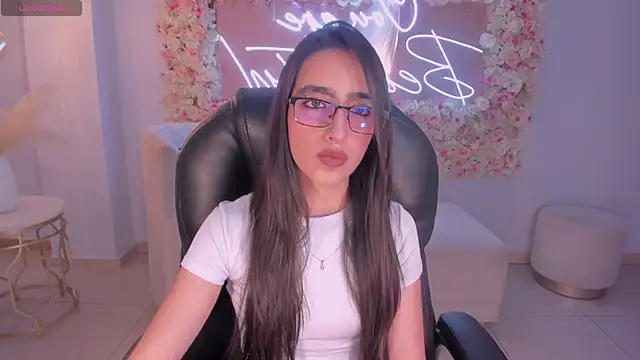 Snapshot of LarisaSmirnov chatting on 11-27-25, 05:20 LarisaSmirnov online show from 11-27-25, 05:20