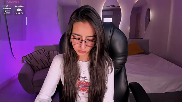 Snapshot of LarisaSmirnov chatting on 12-05-25, 03:37 LarisaSmirnov online show from 12-05-25, 03:37