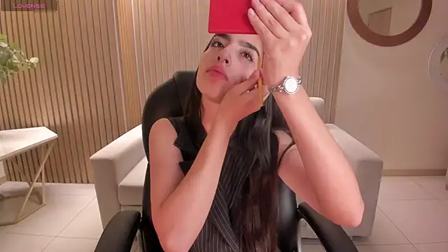 Snapshot of LarisaSmirnov chatting on 12-20-25, 08:05 LarisaSmirnov online show from 12-20-25, 08:05