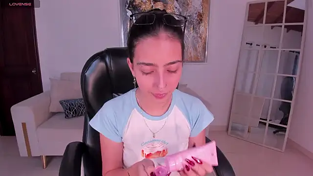 Snapshot of LarisaSmirnov chatting on 02-02-26, 05:28 LarisaSmirnov online show from 02-02-26, 05:28