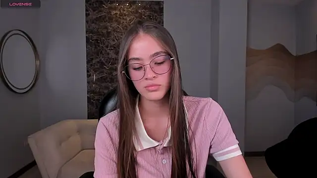 Snapshot of MaiaCollins chatting on 10-04-25, 05:22 MaiaCollins online show from 10-04-25, 05:22