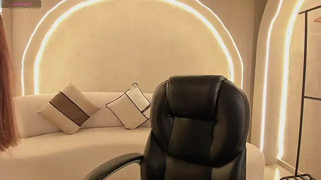 Snapshot of MaiaCollins chatting on 11-17-25, 12:33 MaiaCollins online show from 11-17-25, 12:33