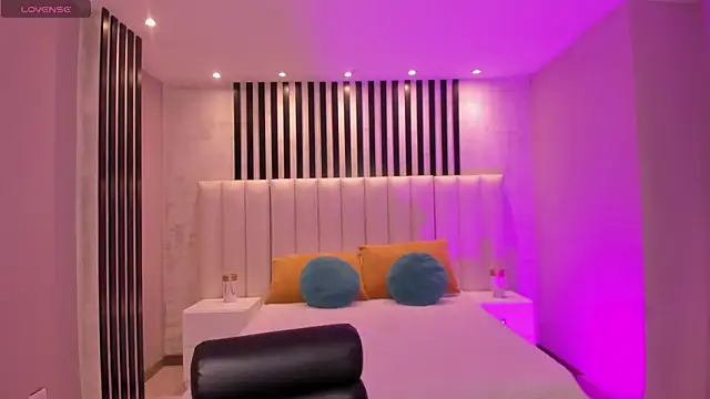 Snapshot of MaiaCollins chatting on 11-26-25, 07:15 MaiaCollins online show from 11-26-25, 07:15