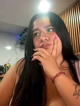 Snapshot of Vaiolet_2222 chatting on 09-13-25, 05:51 Vaiolet 2222 online show from 09-13-25, 05:51