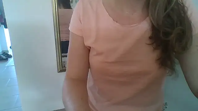 Snapshot of naturliebe chatting on 03-18-25, 01:53 naturliebe online show from 03-18-25, 01:53