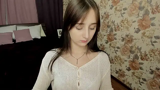 JulietMonli online show from 10-18-25, 07:03