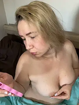 Snapshot of Nikusia chatting on 03-23-25, 07:31 Nikusia online show from 03-23-25, 07:31