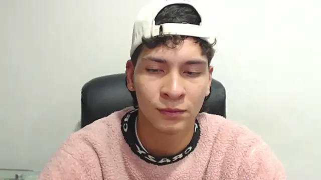 Snapshot of Jhojan_twink chatting on 03-15-25, 12:47 Jhojan twink online show from 03-15-25, 12:47