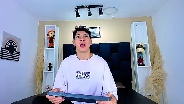 Snapshot of Jhojan_twink chatting on 09-23-25, 11:35 Jhojan twink online show from 09-23-25, 11:35