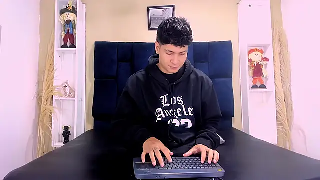 Snapshot of Jhojan_twink chatting on 10-10-25, 12:04 Jhojan twink online show from 10-10-25, 12:04