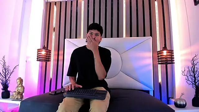 Snapshot of Jhojan_twink chatting on 10-20-25, 12:38 Jhojan twink online show from 10-20-25, 12:38