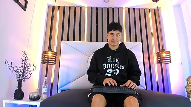 Snapshot of Jhojan_twink chatting on 10-23-25, 12:04 Jhojan twink online show from 10-23-25, 12:04