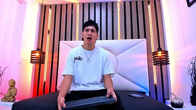 Snapshot of Jhojan_twink chatting on 10-25-25, 12:13 Jhojan twink online show from 10-25-25, 12:13