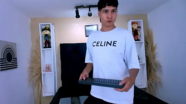 Snapshot of Jhojan_twink chatting on 10-26-25, 05:02 Jhojan twink online show from 10-26-25, 05:02