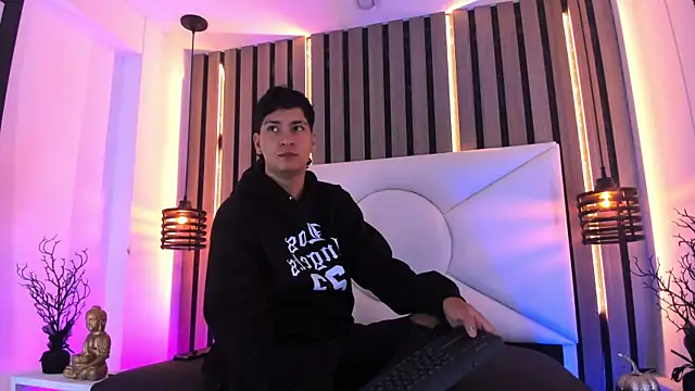 Snapshot of Jhojan_twink chatting on 10-30-25, 12:17 Jhojan twink online show from 10-30-25, 12:17