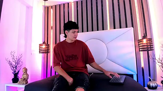 Snapshot of Jhojan_twink chatting on 10-31-25, 12:17 Jhojan twink online show from 10-31-25, 12:17