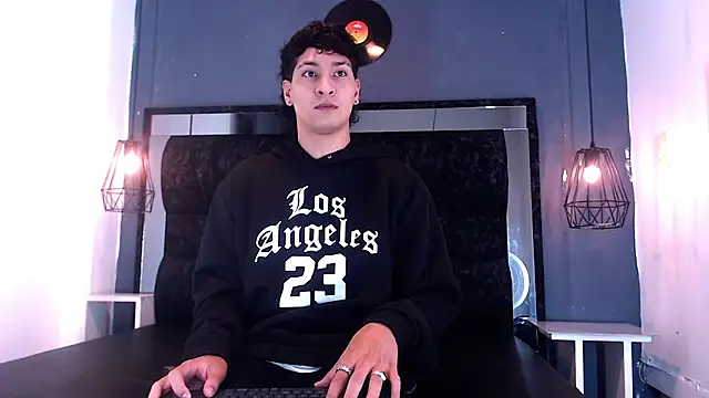 Snapshot of Jhojan_twink chatting on 01-17-26, 04:28 Jhojan twink online show from 01-17-26, 04:28