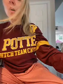 Snapshot of LittleMsMILF chatting on 03-03-26, 05:30 LittleMsMILF online show from 03-03-26, 05:30