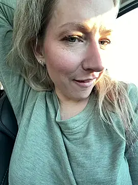 Snapshot of LittleMsMILF chatting on 03-04-26, 09:54 LittleMsMILF online show from 03-04-26, 09:54