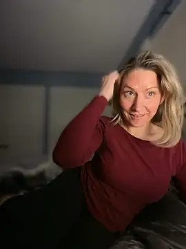 Snapshot of LittleMsMILF chatting on 03-09-26, 03:21 LittleMsMILF online show from 03-09-26, 03:21