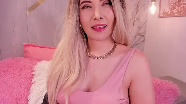 Snapshot of onebeauty chatting on 10-04-25, 12:25 onebeauty online show from 10-04-25, 12:25
