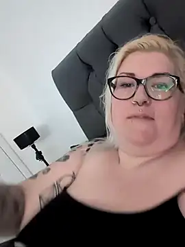 Snapshot of Sizzling_Indie36 chatting on 03-22-25, 10:39 Sizzling Indie36 online show from 03-22-25, 10:39