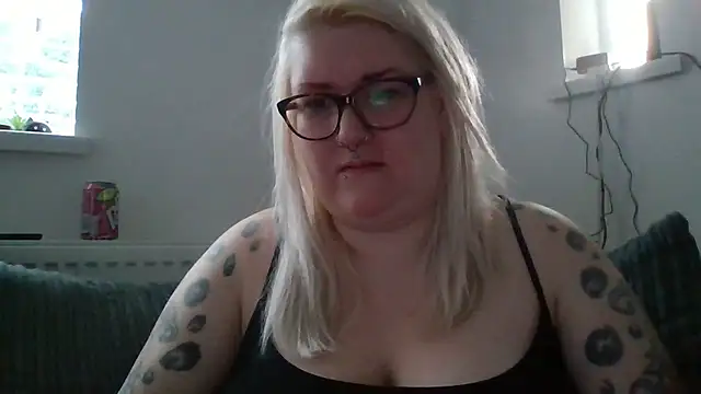 Snapshot of Sizzling_Indie36 chatting on 03-22-25, 05:52 Sizzling Indie36 online show from 03-22-25, 05:52