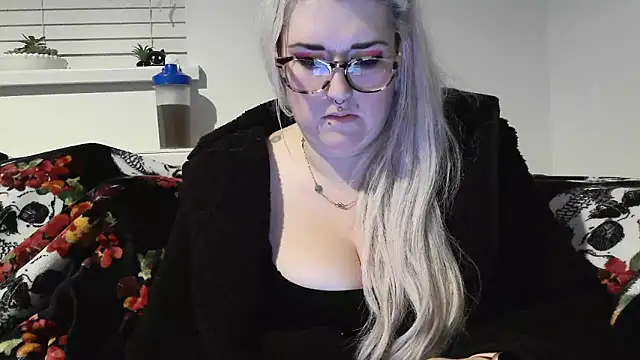 Snapshot of Sizzling_Indie36 chatting on 09-11-25, 09:37 Sizzling Indie36 online show from 09-11-25, 09:37