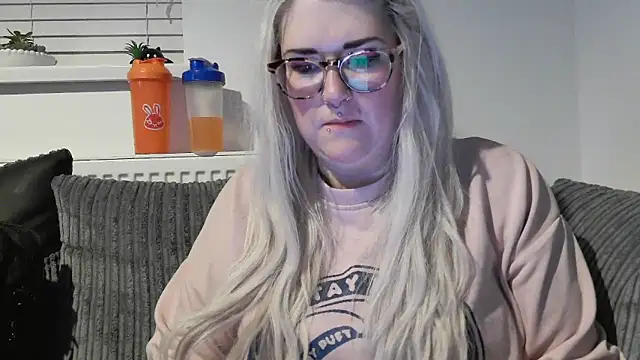 Snapshot of Sizzling_Indie36 chatting on 09-13-25, 12:54 Sizzling Indie36 online show from 09-13-25, 12:54