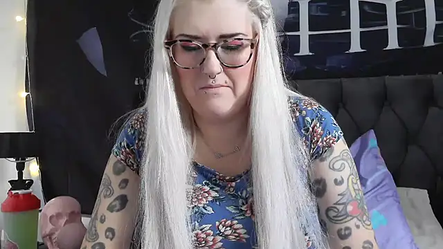 Snapshot of Sizzling_Indie36 chatting on 09-13-25, 04:18 Sizzling Indie36 online show from 09-13-25, 04:18