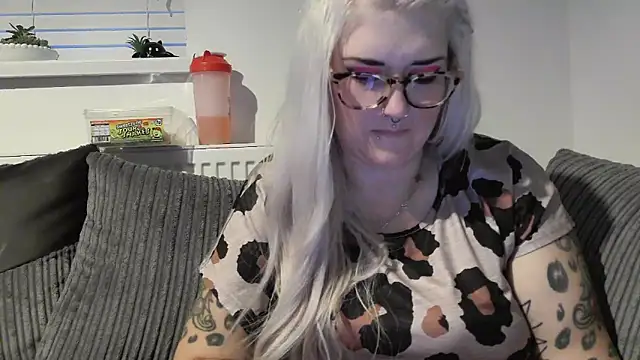 Snapshot of Sizzling_Indie36 chatting on 09-16-25, 06:31 Sizzling Indie36 online show from 09-16-25, 06:31