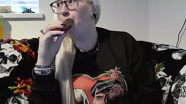 Snapshot of Sizzling_Indie36 chatting on 09-18-25, 08:38 Sizzling Indie36 online show from 09-18-25, 08:38