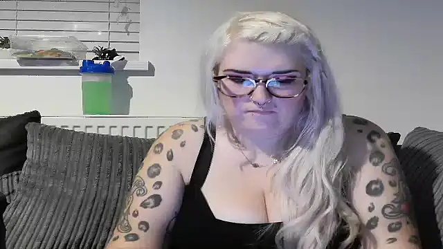 Snapshot of Sizzling_Indie36 chatting on 09-18-25, 08:44 Sizzling Indie36 online show from 09-18-25, 08:44