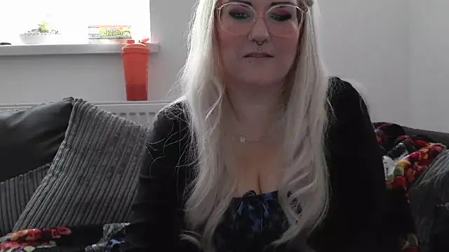 Snapshot of Sizzling_Indie36 chatting on 09-23-25, 09:12 Sizzling Indie36 online show from 09-23-25, 09:12