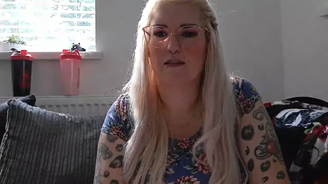 Snapshot of Sizzling_Indie36 chatting on 09-24-25, 11:46 Sizzling Indie36 online show from 09-24-25, 11:46