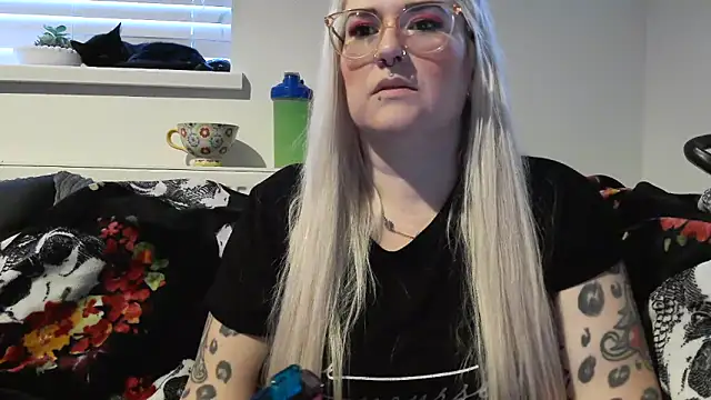 Snapshot of Sizzling_Indie36 chatting on 09-28-25, 05:18 Sizzling Indie36 online show from 09-28-25, 05:18