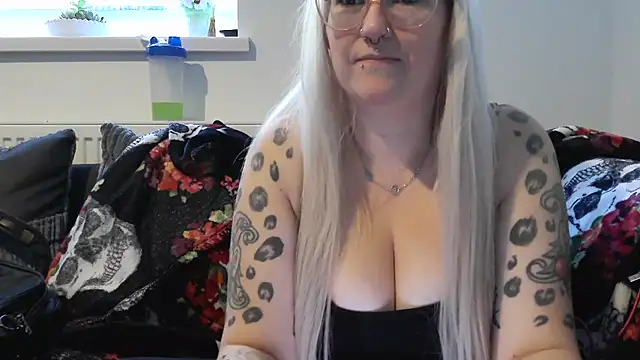 Snapshot of Sizzling_Indie36 chatting on 09-29-25, 08:19 Sizzling Indie36 online show from 09-29-25, 08:19