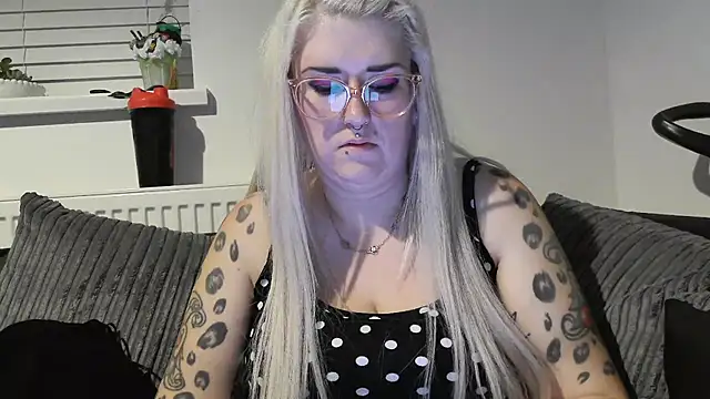 Snapshot of Sizzling_Indie36 chatting on 10-01-25, 07:42 Sizzling Indie36 online show from 10-01-25, 07:42