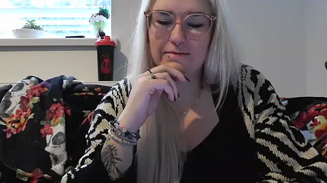 Snapshot of Sizzling_Indie36 chatting on 10-07-25, 08:11 Sizzling Indie36 online show from 10-07-25, 08:11