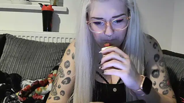 Snapshot of Sizzling_Indie36 chatting on 10-12-25, 09:36 Sizzling Indie36 online show from 10-12-25, 09:36