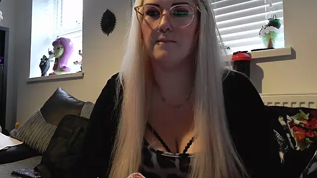 Snapshot of Sizzling_Indie36 chatting on 10-13-25, 03:34 Sizzling Indie36 online show from 10-13-25, 03:34