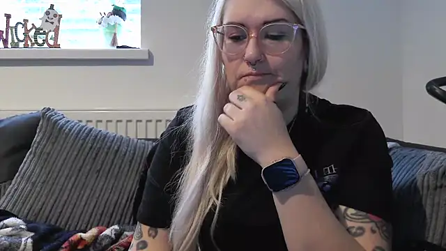 Snapshot of Sizzling_Indie36 chatting on 10-15-25, 11:21 Sizzling Indie36 online show from 10-15-25, 11:21