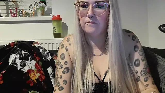 Snapshot of Sizzling_Indie36 chatting on 10-21-25, 08:31 Sizzling Indie36 online show from 10-21-25, 08:31