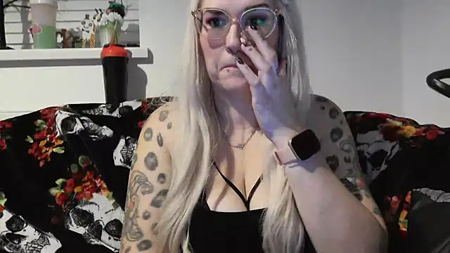 Snapshot of Sizzling_Indie36 chatting on 10-24-25, 09:00 Sizzling Indie36 online show from 10-24-25, 09:00